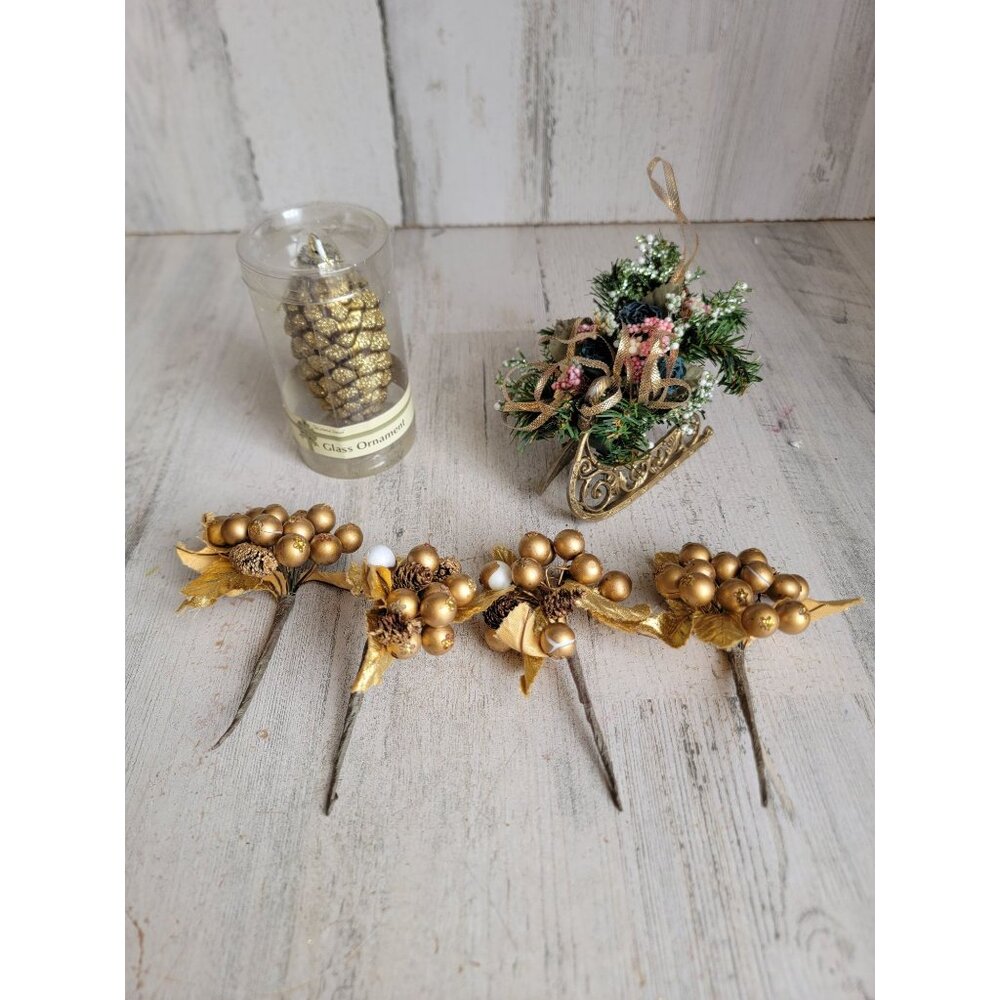 Golden‎ cranberry slay pine cone ornament Xmas home decor set